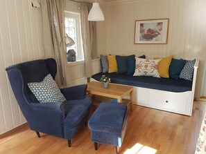 Jomfruburet | Living room | Flat-screen TV - Jomfruburet & Drengestua (Gran)