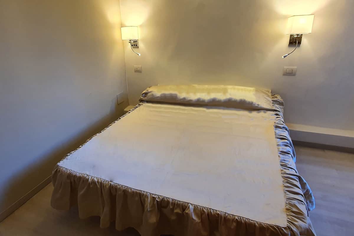 Comfort Double Room, Jetted Tub (Room 3) | In-room safe, free WiFi, bed sheets