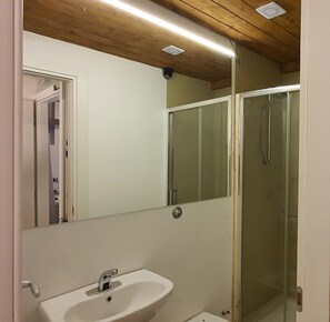 Comfort-Doppelzimmer (Room 2) | Badezimmer