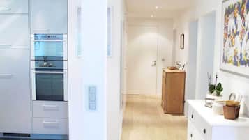 Apartment, 3 Bedrooms, Balcony, Mountain View | Hallway