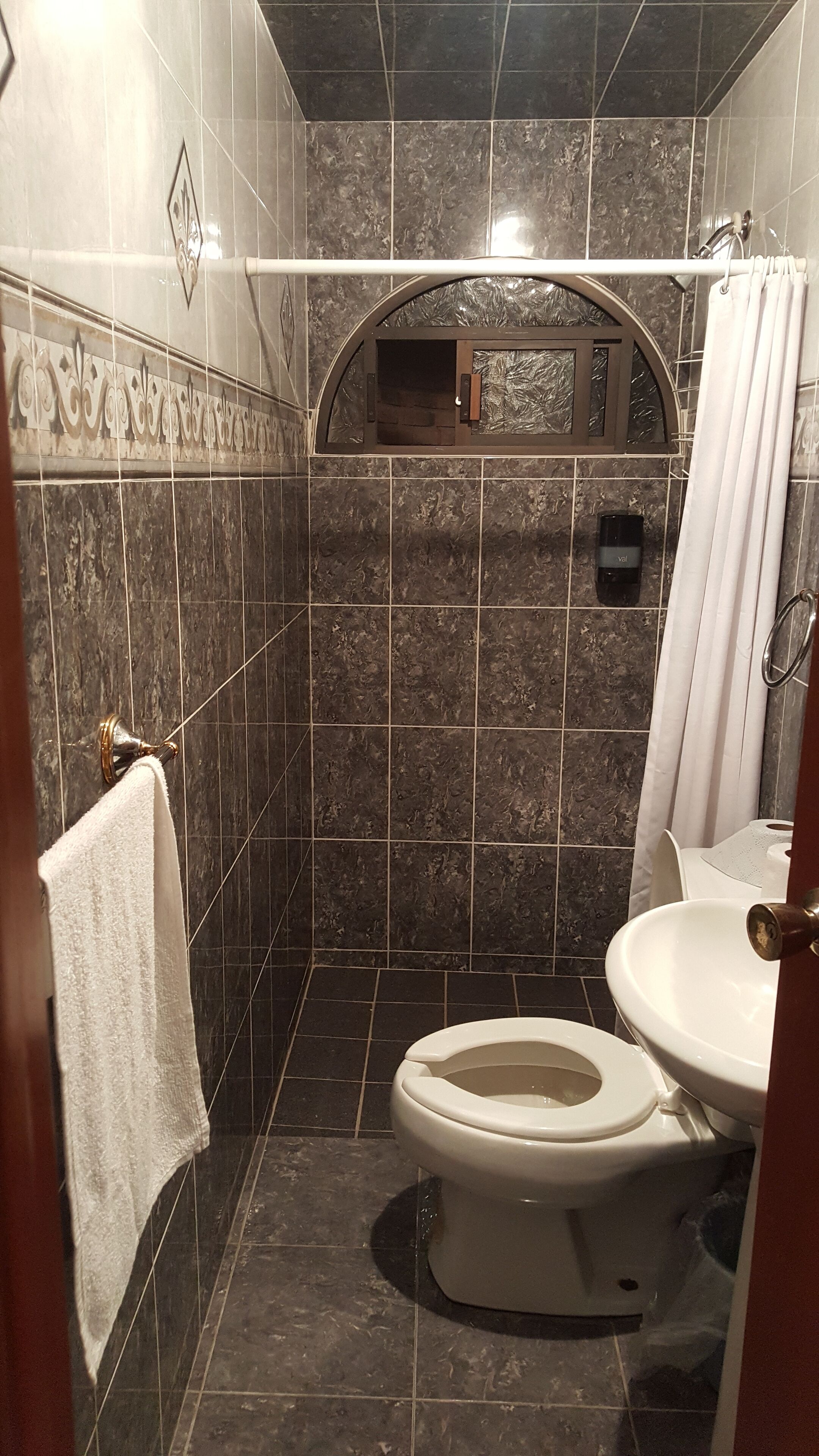 Huis, 4 slaapkamers, roken, patio | Badkamervoorzieningen | Zeep, shampoo