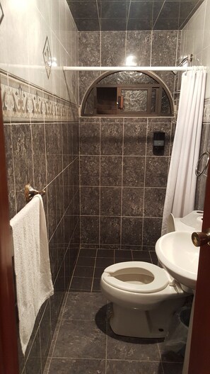 Casa, 4 habitaciones, para fumadores, patio | Amenidades de baño | Jabón y shampoo 