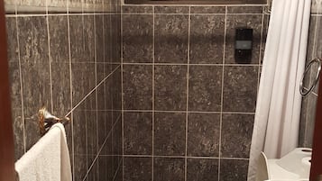 Casa, 4 habitaciones, para fumadores, patio | Amenidades de baño | Jabón y shampoo