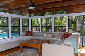 Superior House, 4 Bedrooms | Living room