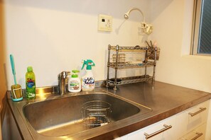 Kühlschrank, Mikrowelle, Wasserkocher