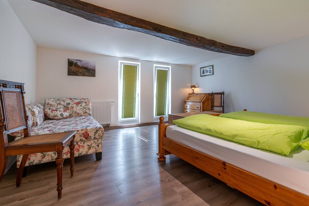 Deluxe Duplex | 2 bedrooms, premium bedding, blackout drapes, soundproofing