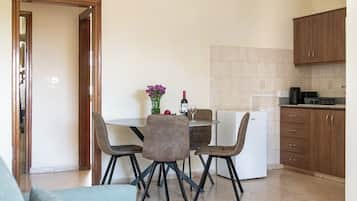 Kamer, roken, balkon | Dineerruimte