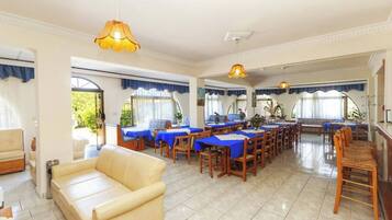 Room, Smoking, Balcony | Dining