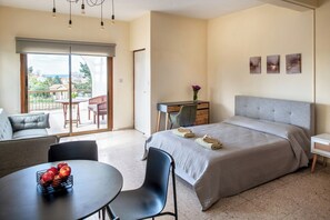 Room, Multiple Bedrooms, Smoking, Balcony | 1 bedroom - Room-studio in Polis - Just 800 m From t (Polis)