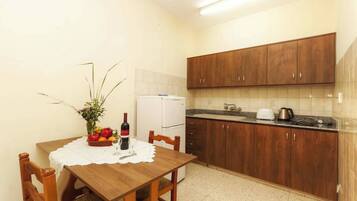 Room, Smoking, Balcony | Dining