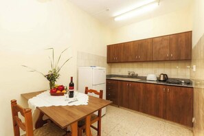 Kamer, roken, balkon | Dineren