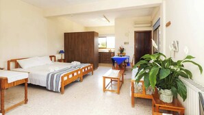 Room, Smoking, Balcony - Room-studio in Polis - Just 800 m From t (Polis)