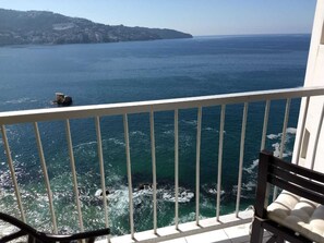Apartment, 1 Bedroom, Accessible, Smoking | Balcony - Select Suite Acapulco Twin Towers (Acapulco)