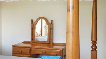 Room, 1 Bedroom, Smoking, Balcony | 1 bedroom, WiFi