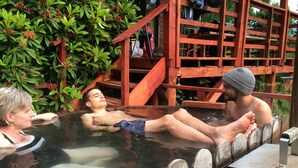 Outdoor spa tub - Loft Canelo - con hot tub Exclusivo, Cercano a Termas y Lago (Panguipulli)