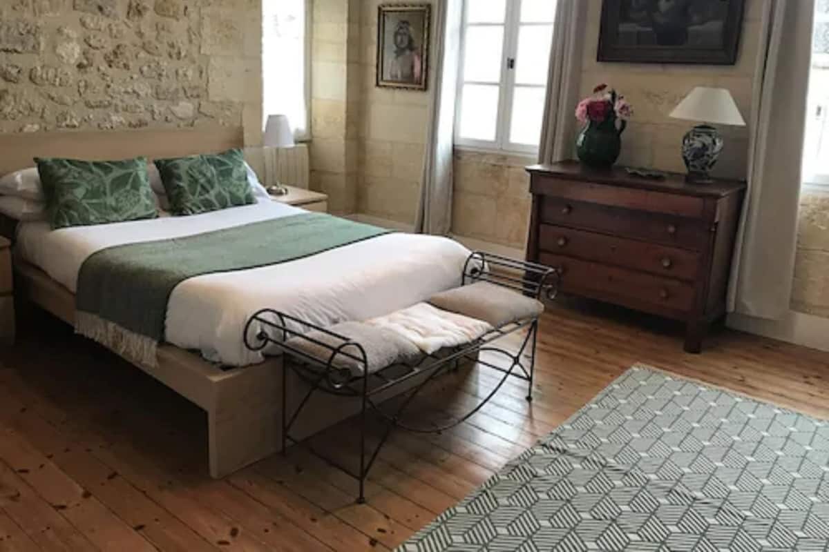 Deluxe dubbelrum (Pomerol) | Minibar, individuell inredning, unika möbler och mörkläggningsgardiner