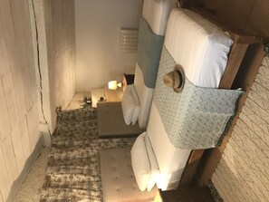 Superior-Doppelzimmer (Bordeaux) | Minibar, individuell dekoriert, individuell eingerichtet