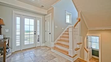 House, 6 Bedrooms | Interior