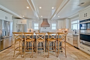 House, 6 Bedrooms | Private kitchen