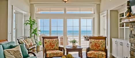 House, 6 Bedrooms | Living area | TV