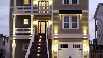 House, 6 Bedrooms | Exterior