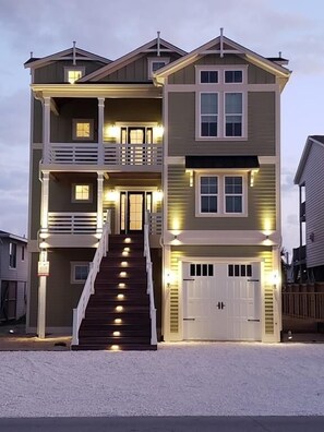 House, 6 Bedrooms | Exterior