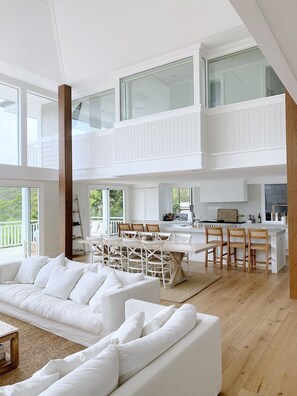 Smart TV, fireplace, ping pong, books - New Walter Barda Award Winning Home (Palm Beach)