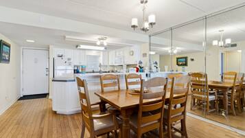 Condo, 2 Bedrooms | Dining