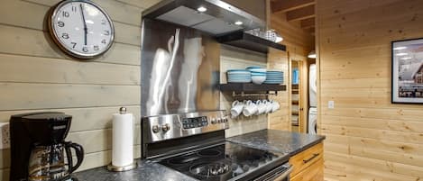 Cabaña, 2 habitaciones | Cocina privada | Refrigerador, horno, cafetera y tetera y tostadora