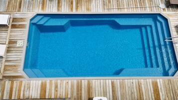 House, 5 Bedrooms | Pool