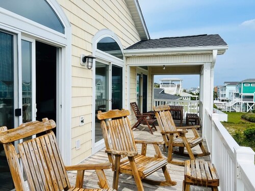 Salt, Sand And Sudds 5 Bedroom Home by RedAwning