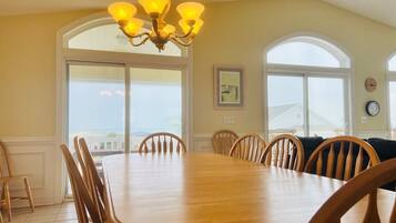 House, 5 Bedrooms | Dining