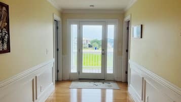 House, 5 Bedrooms | Interior