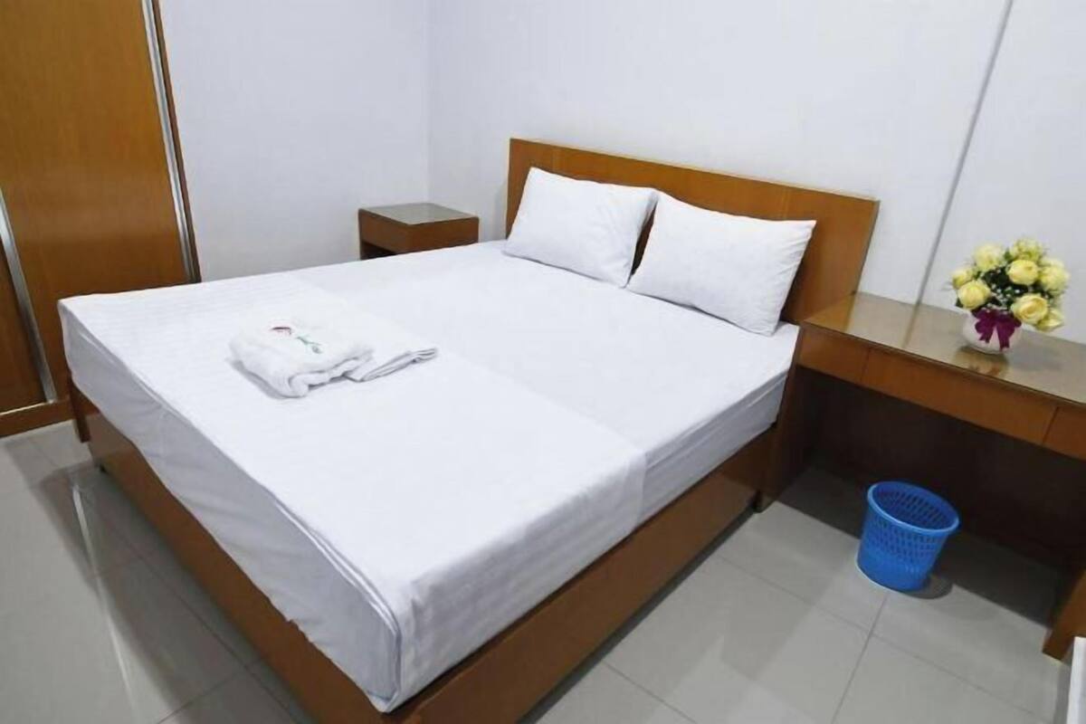 1 habitación, escritorio, wifi gratis y ropa de cama
