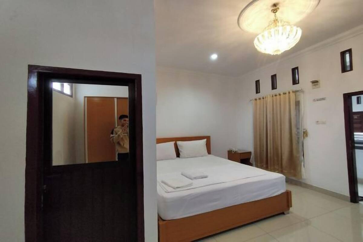 1 habitación, escritorio, wifi gratis y ropa de cama