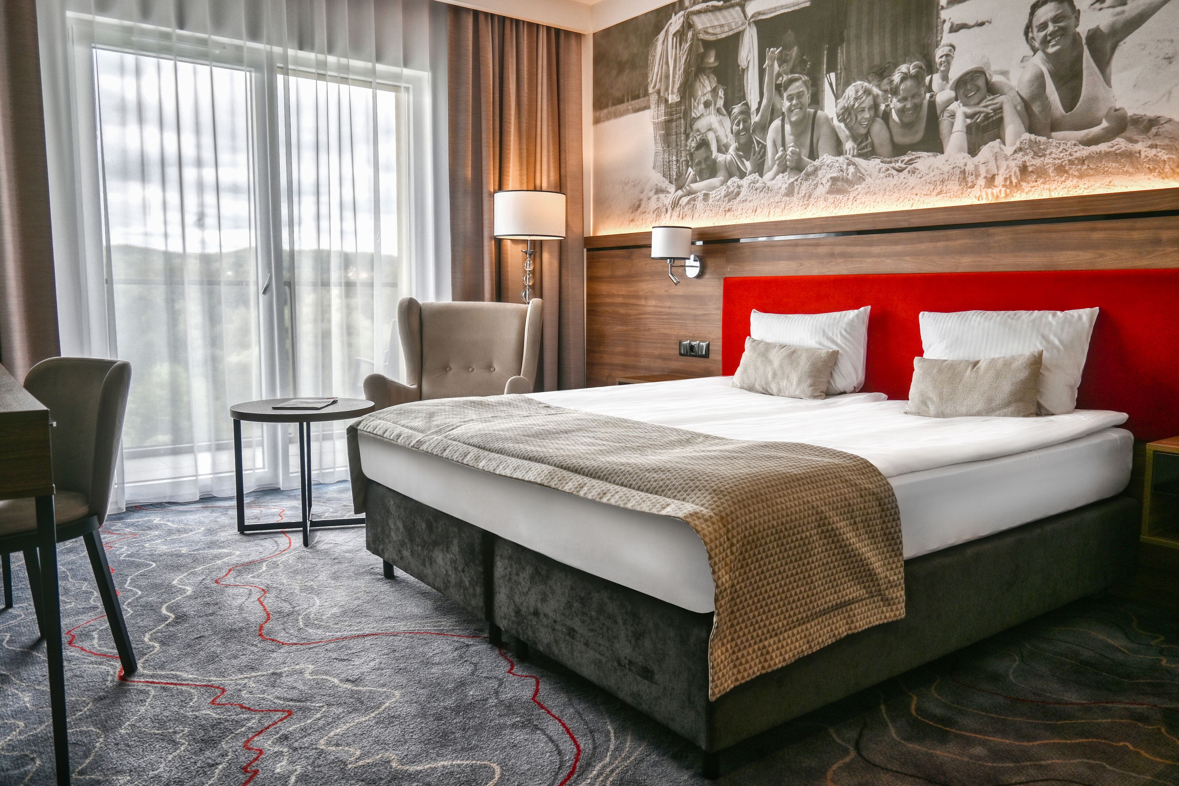 Habitación Premium, balcón | Tabla de planchar con plancha, wifi gratis y ropa de cama 