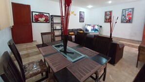 House, 3 Bedrooms, Accessible, Smoking | Living area - Toluca Centrica House (Toluca)