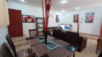 House, 3 Bedrooms, Accessible, Smoking | Living area