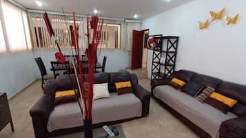 House, 3 Bedrooms, Accessible, Smoking | Living room