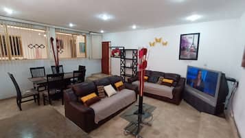 House, 3 Bedrooms, Accessible, Smoking | Living room