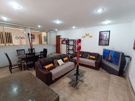 House, 3 Bedrooms, Accessible, Smoking | Living room