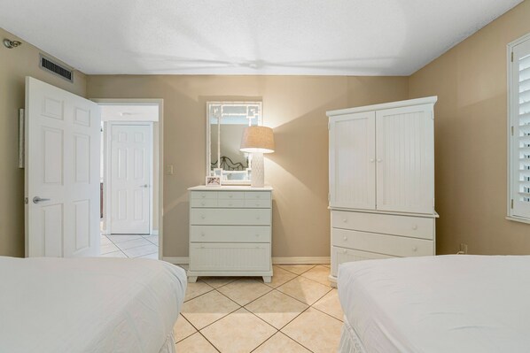 Studio (2 Bedrooms) | Interior
