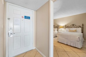 Studio (2 Bedrooms) | Interior