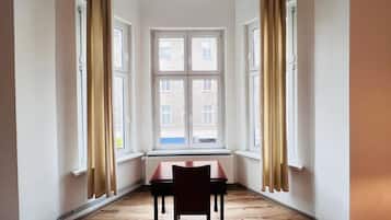 Apartment, 3 Bedrooms, City View | Interior