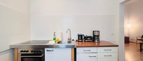 Apartment, 3 Bedrooms, City View | Private kitchen