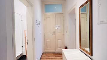 Apartment, 3 Bedrooms, City View | Interior