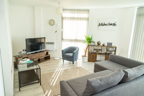 Apartemen | Ruang keluarga | Televisi LED 46-inci dengan saluran TV digital, TV, dan Netflix