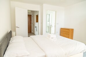 Apartemen | 2 kamar tidur, setrika/meja setrika, Wi-Fi gratis, dan seprai linen