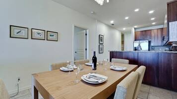 Studio (2 Bedrooms) | Interior