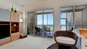 Studio (2 Bedrooms) | Interior
